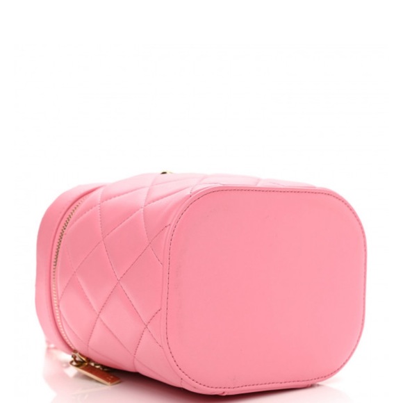 Beautiful pink Chanel vanity bag - Picture 10 of 16